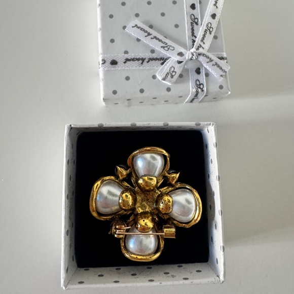 Elegant Gold and Silver Brooch - Picture 4 of 5